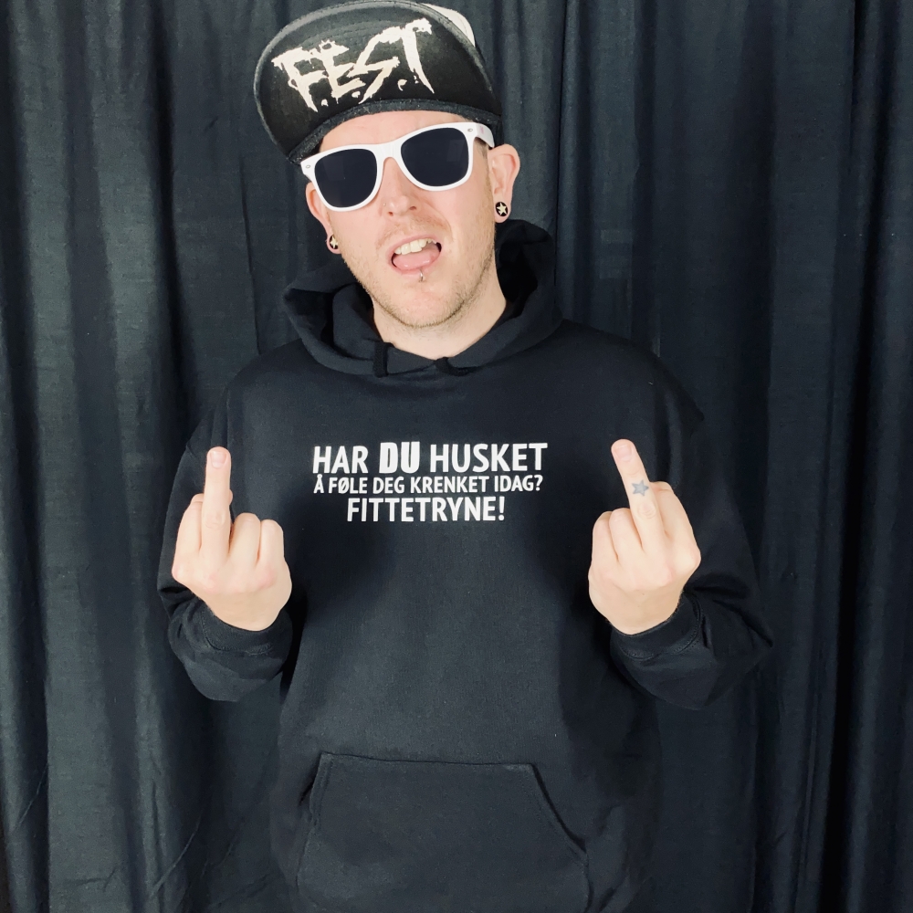 Krenket hoodie med F.E.S.T logo på armen

kjøpte produkter kan ikke returneres eller byttes da de lages 