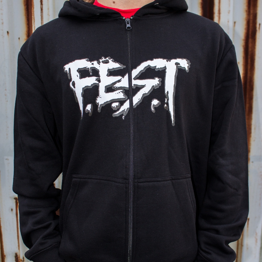 Svart zip-hood med F.E.S.T logo på front

kjøpte produkter kan ikke returneres eller byttes da de lages 